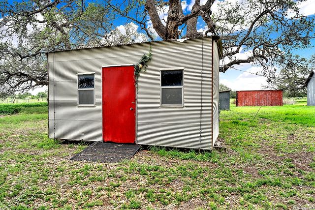 360 HORTON RD, Poteet, TX 78065