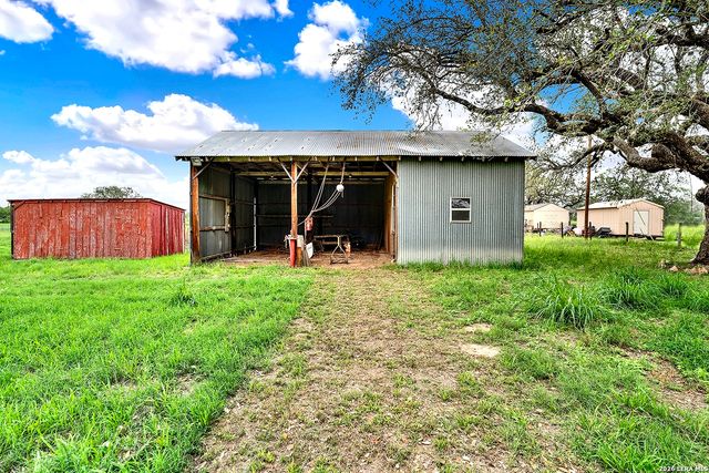 360 HORTON RD, Poteet, TX 78065
