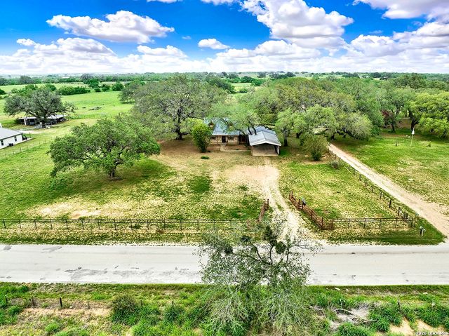 360 HORTON RD, Poteet, TX 78065