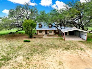 360 HORTON RD, Poteet, TX 78065