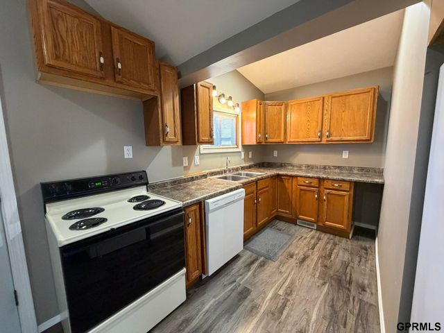 909 Fulton Avenue, Dorchester, NE 68343