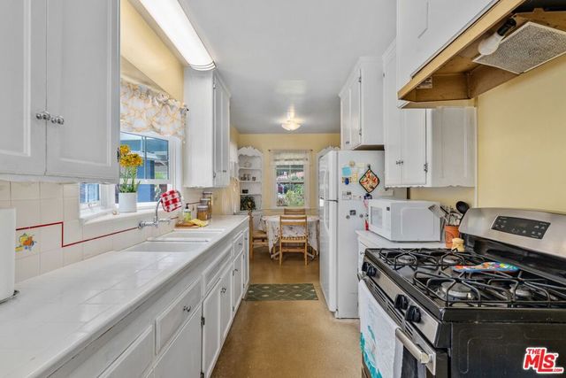 7912 Naylor Avenue, Los Angeles, CA 90045