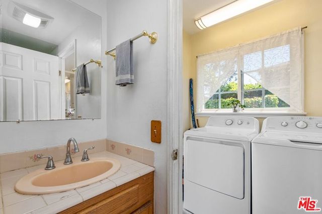 7912 Naylor Avenue, Los Angeles, CA 90045