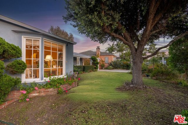 7912 Naylor Avenue, Los Angeles, CA 90045