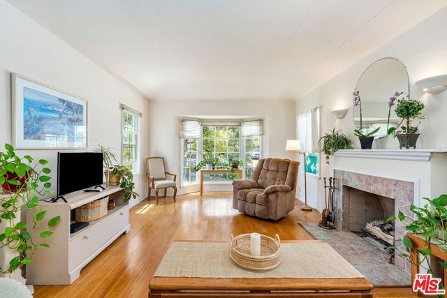 7912 Naylor Avenue, Los Angeles, CA 90045