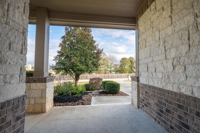 13874 Oak Manor Drive, Willis, TX 77318