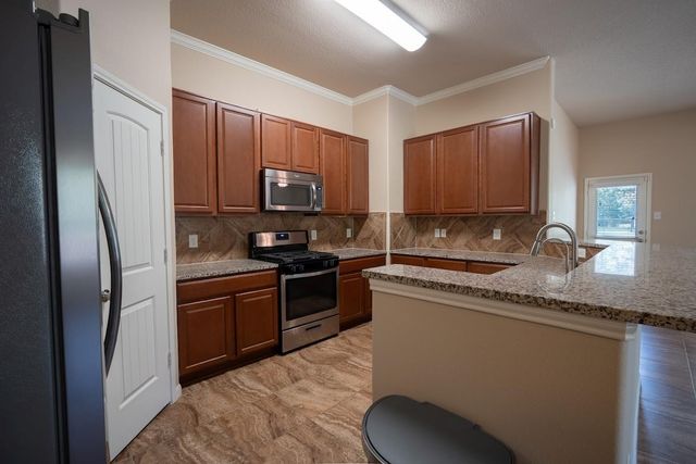 13874 Oak Manor Drive, Willis, TX 77318