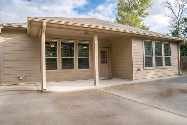 13874 Oak Manor Drive, Willis, TX 77318