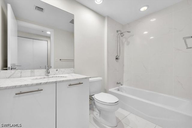 3000 Oasis Grand BLVD 2802, Fort Myers, FL 33916