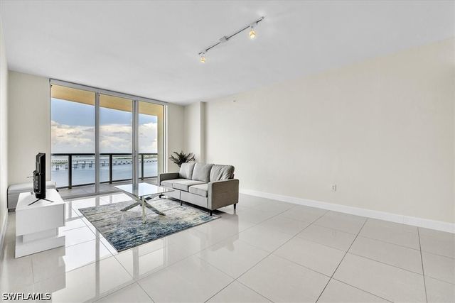 3000 Oasis Grand BLVD 2802, Fort Myers, FL 33916