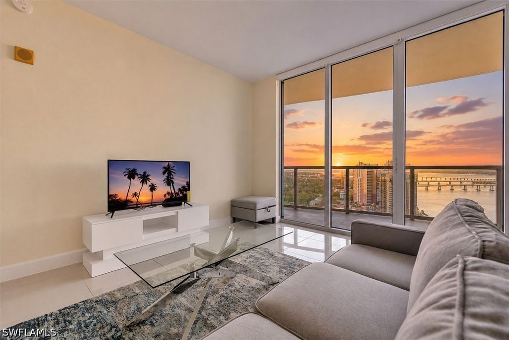 3000 Oasis Grand BLVD 2802, Fort Myers, FL 33916