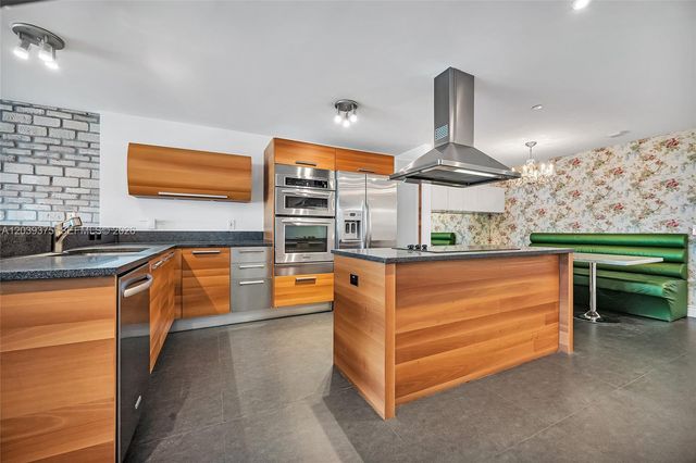 2950 NE 188th Street 303, Aventura, FL 33180