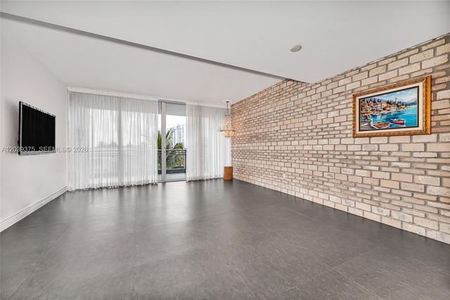 2950 NE 188th Street 303, Aventura, FL 33180