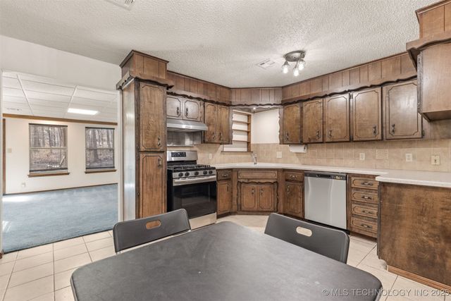 33960 Eagle Circle, Wagoner, OK 74467