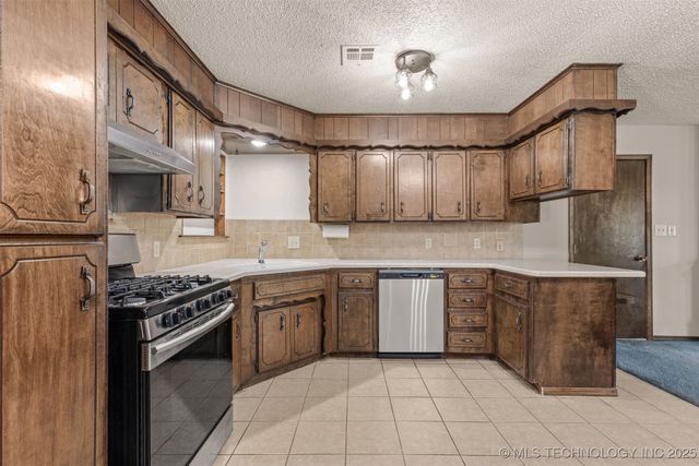 33960 Eagle Circle, Wagoner, OK 74467