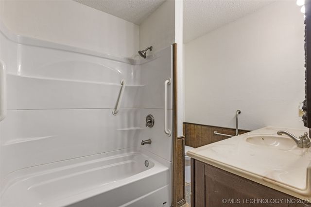 33960 Eagle Circle, Wagoner, OK 74467