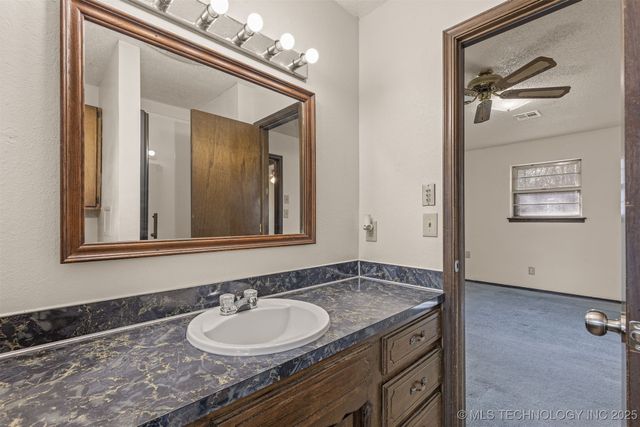 33960 Eagle Circle, Wagoner, OK 74467