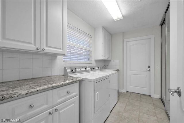 5065 Ventura CT, Naples, FL 34109