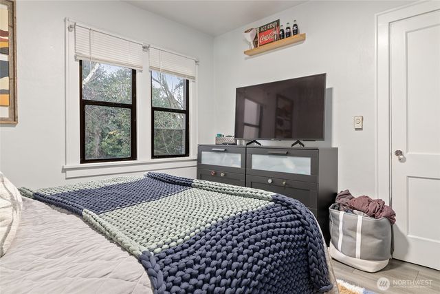 6110 8th Avenue NW, Seattle, WA 98107