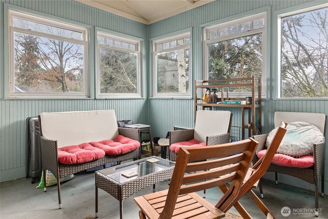 6110 8th Avenue NW, Seattle, WA 98107