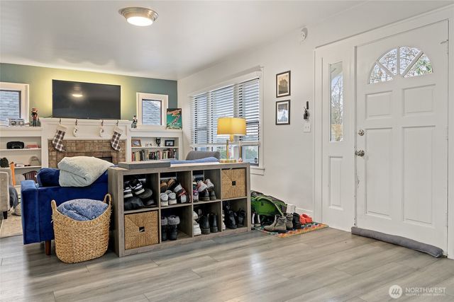 6110 8th Avenue NW, Seattle, WA 98107