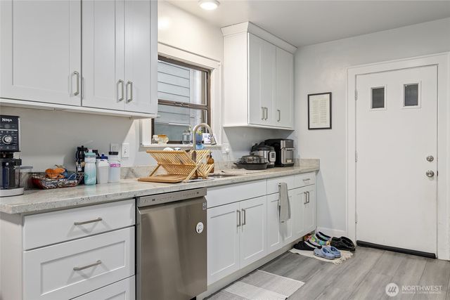 6110 8th Avenue NW, Seattle, WA 98107