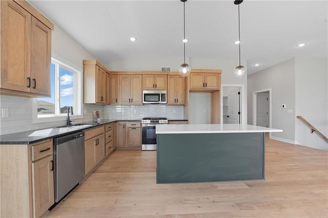 1925 SW Hightown Drive, Lee's Summit, MO 64082