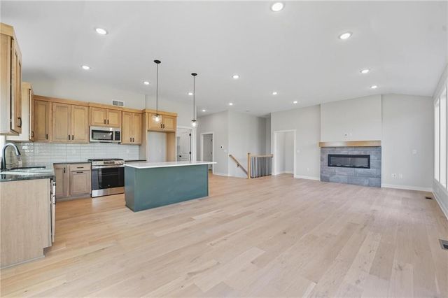 1925 SW Hightown Drive, Lee's Summit, MO 64082