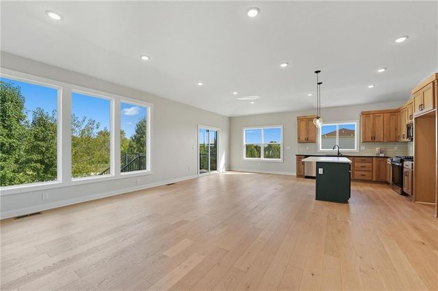 1925 SW Hightown Drive, Lee's Summit, MO 64082