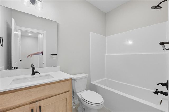 1925 SW Hightown Drive, Lee's Summit, MO 64082