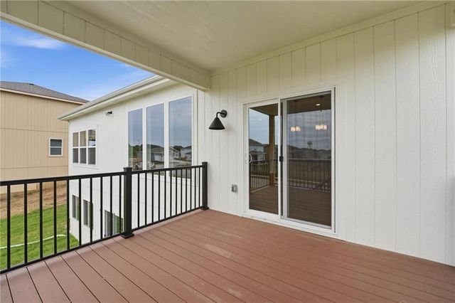 1925 SW Hightown Drive, Lee's Summit, MO 64082