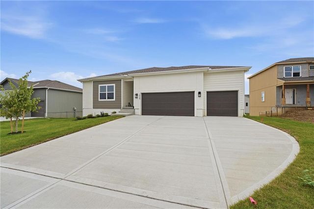 1925 SW Hightown Drive, Lee's Summit, MO 64082