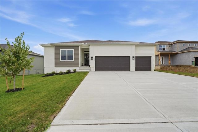 1925 SW Hightown Drive, Lee's Summit, MO 64082