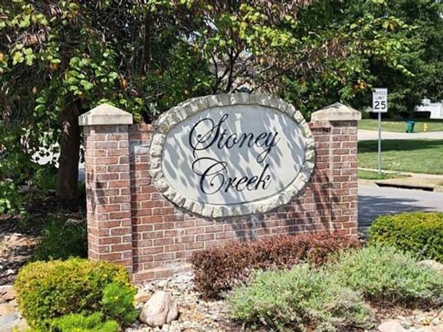 1925 SW Hightown Drive, Lee's Summit, MO 64082
