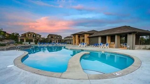 1925 SW Hightown Drive, Lee's Summit, MO 64082