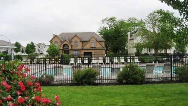 1925 SW Hightown Drive, Lee's Summit, MO 64082