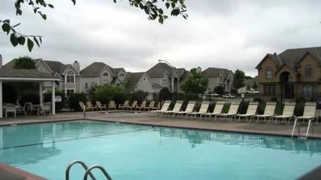 1925 SW Hightown Drive, Lee's Summit, MO 64082