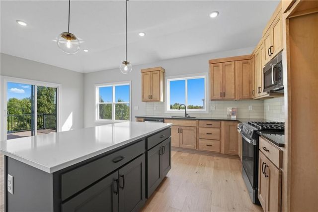 1925 SW Hightown Drive, Lee's Summit, MO 64082