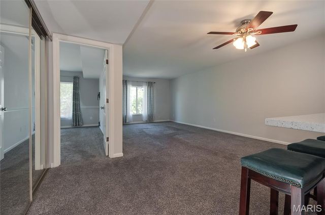 942 Guelbreth Lane 301, Creve Coeur, MO 63141