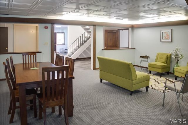 942 Guelbreth Lane 301, Creve Coeur, MO 63141
