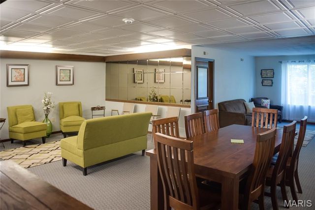942 Guelbreth Lane 301, Creve Coeur, MO 63141