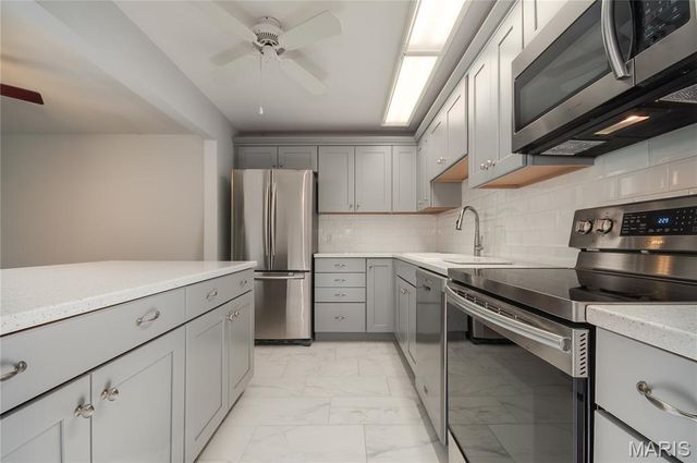 942 Guelbreth Lane 301, Creve Coeur, MO 63141