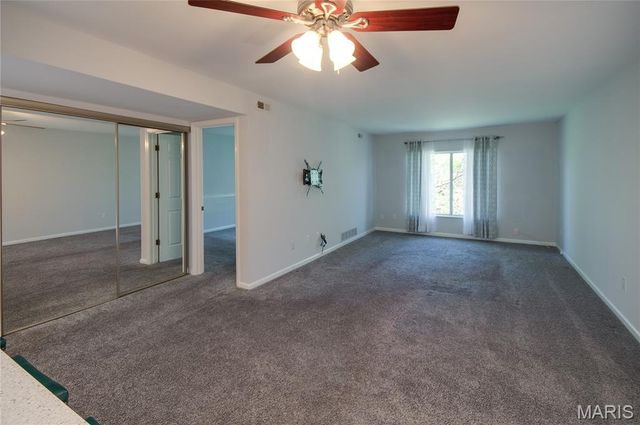 942 Guelbreth Lane 301, Creve Coeur, MO 63141