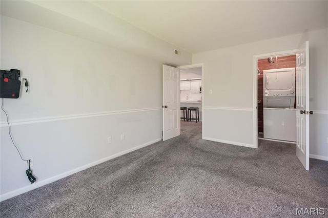 942 Guelbreth Lane 301, Creve Coeur, MO 63141