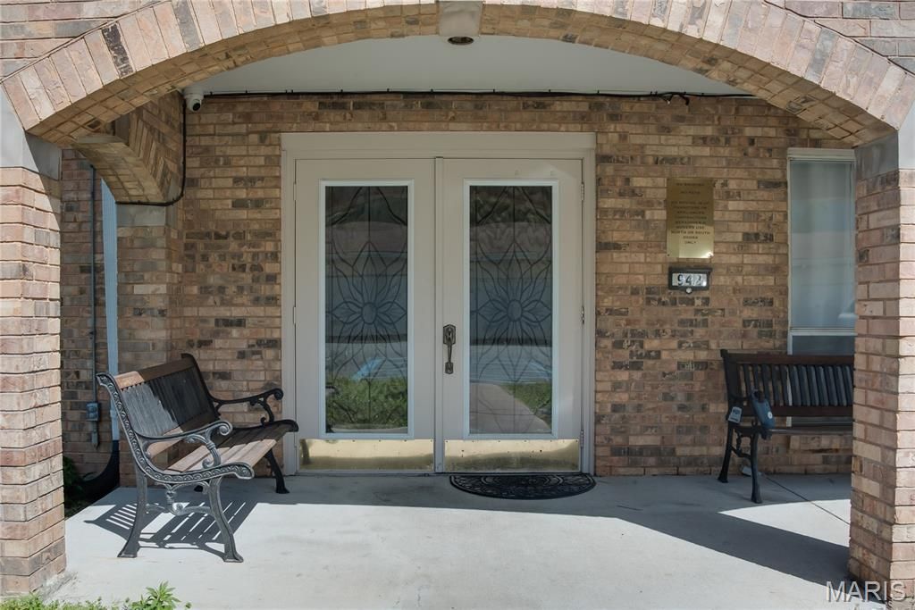 942 Guelbreth Lane 301, Creve Coeur, MO 63141