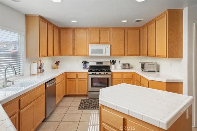 28652 Deer Springs Drive, Saugus, CA 91390