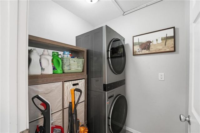 215 E Whispering Hills Boulevard, Lone Jack, MO 64070