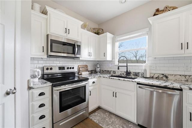 215 E Whispering Hills Boulevard, Lone Jack, MO 64070