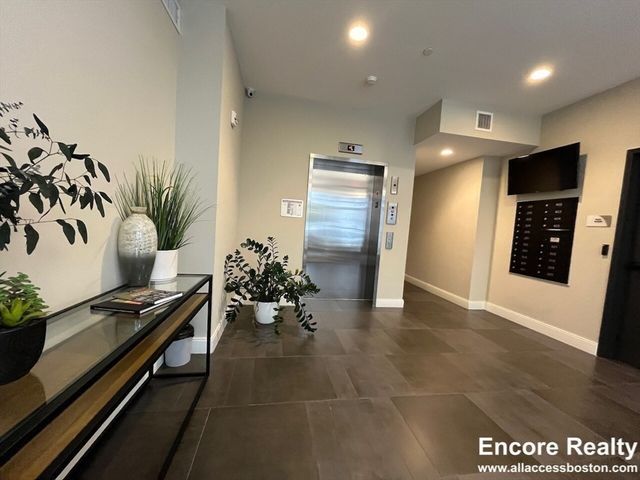 1 Everett St. 202, Boston, MA 02134
