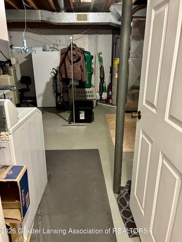 513 N Scott Street, Dewitt, MI 48820